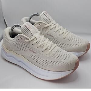 Brooks Ghost Max 2 Womens 9.5 B Running Shoes Coconut Milk Gray Zephyr Sneaker